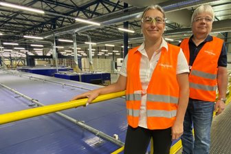 400 Fußballfelder Dämmplatten im Jahr: Das Zweier-Team vom Erzgebirge, welches immer dabei ist - Sabine Illing (52) und Jens Reißmann (58) arbeiten an dem heutigen Kingspan-Standort im Burkhardtsdorfer Ortsteil Meinersdorf - und zwar schon seit 25 Jahren.