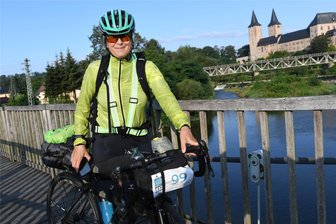 4000 Kilometer bis zum Nordkap: Abenteuer auf dem Rad führt Fahrer durch Rochlitz - Sabine Lücke ist Teilnehmerin der Radfernfahrt North Cape 4000. Am Donnerstagmorgen erreichte sie Rochlitz.