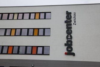 41-Jähriger bedroht Jobcenter in Zwickau – und wird mit zu viel Cannabis erwischt - Ein Mann aus Meerane hat die Mitarbeiter eines Jobcenters bedroht.