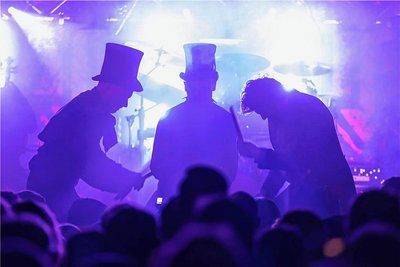 Die Berliner Band Coppelius gab ihr 19. Konzert in der Alten Brauerei in Annaberg-Buchholz. Mit ihrem Kammercore pflegen sie ihre ganz eigenen Steampunk-Spielart von Metal und Rock. 