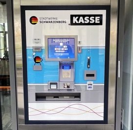 Der Kassenautomat hilft bei kontaktlosen Zahlungen. 