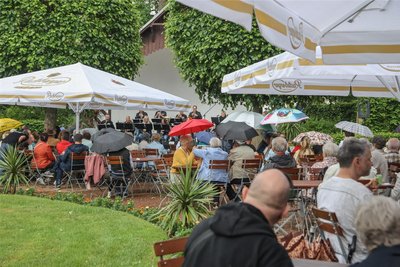 Auch einzelne Regenschauer konnten die gute Stimmung im Park am Sonntag nicht eintrüben.
