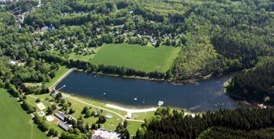 Die Umgebung um den Stausee Rabenstein von oben