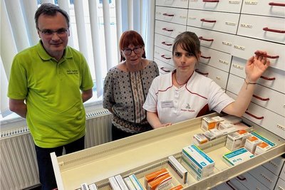 Jochen Förster Inhaber der Löwen-Apotheke und der Apotheke Am Park, Eva Semmler, die seit 1991 die Stadt-Apotheke in Flöha betreibt und eine weitere in Gornau sowie Judith Bergmann, die Inhaberein der Georgen-Apotheke (von links) beteiligen sich am Mittwoch am bundesweiten Streik. 