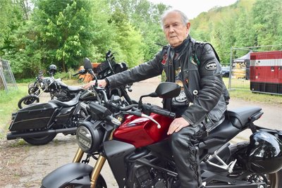 Heinz Urbig gehört mit seinen 81 Jahren zu den ältesten Teilnehmern des Bikertreffens.