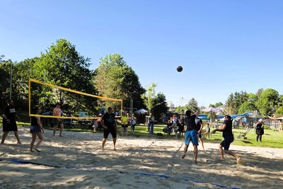 In Neumark gibt es seit diesem Jahr ein Beachvolleyball-Feld.