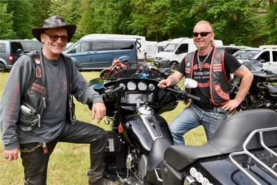 Uwe Mossart (links), Gründer des Motorradclubs, und Tommy Wetzel, Chef des MC „Delirium Germanicum“.