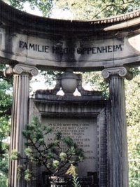 Die Grabanlage Hugo Oppenheims auf dem Städtischen Friedhof.