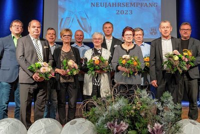 Zum Neujahrsempfang der Stadt Rochlitz wurden engagierte Persönlichkeiten geehrt: Laudator Haiko Stäbler (v. l.), Winfried Hänchen, Laudator Dirk Richter, Elly Martinek, Petro Hartig, Ursula Barz, Laudator und OB Frank Dehne, Bärbel Hellfeuer, Thomas Hupfer - nahm die Ehrung für seine Frau Kathrin Hupfer entgegen - Karsten Stölzel und Knut Bräunlich.