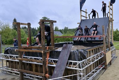 Diese Rutsche ermöglichte eine außergewöhnliche Poolparty.