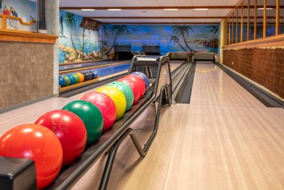 Die Neueröffnung der Kegel- und Bowlingbahn Gut Holz in Wechselburg ist für die Gemeinde ein Hoffnungsschimmer.