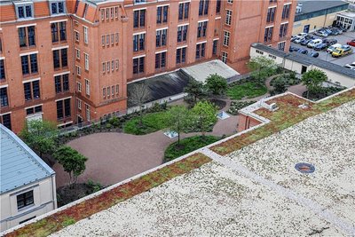 Auf der anderen Seite der Dachterrasse hat die IU Internationale Hochschule in der zweiten Etage mehr als 1200 Quadratmeter gemietet. 