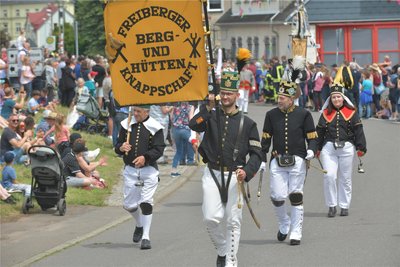 Zu den mehr als 600 Mitwirkenden in Zethau gehörten auch Mitglieder der Berg- und Hüttenknappschaft Freiberg.