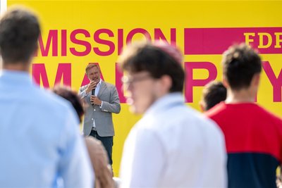 Trotz oder vielleicht wegen Bundesprominenz wie Parteichef Christian Lindner hat die FDP das niedrigste Landtagswahlergebnis in der Geschichte der Liberalen erreicht.