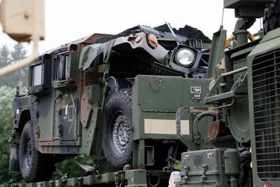 In einer Kolonne von US-Militärfahrzeugen auf der A4 bei Frankenberg sind am Mittwochmorgen laut Polizei drei Militärfahrzeuge in einen Unfall verwickelt gewesen.