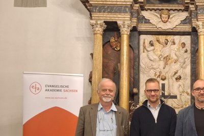Albrecht von Schönberg, Lars Leupolt, Moderator Christian Kurzke und Ingo Grastdorf (v .l.) debattierten im Freiberger Dom über die Wehrdienst und Wehrpflicht.