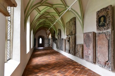 Der Kreuzgang des Dom St. Marien in Freiberg gab den bekannten Kreuzganggesprächen ihren Namen. Dabei wird über gesellschaftliche Themen diskutiert.