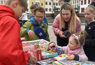Die dreijährige Mila Bruchmüller war auf Suche nach ihrem Lieblingsspielzeug und wurde fündig. 
