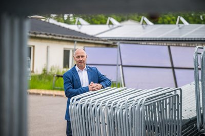 René Fiedler, seit 2018 Geschäftsführer, probiert gerne neue Produkte im Feld aus.