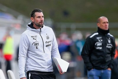 Zwickaus Co-Trainer Robin Lenk vertrat in dieser Woche seinen Chef Joe Enochs (rechts), gab im Training die Kommandos. 
