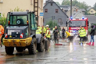 Die Gornsdorfer Feuerwehrleute waren ab Donnerstagmorgen im Dauereinsatz. 