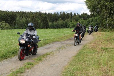 Zum Bikertreffen gehört eine Motorradausfahrt. Für die Teilnehmer ging es dieses Mal auf den Fichtelberg.