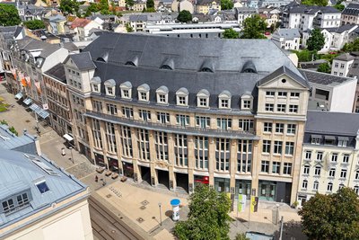 Im Erdgeschoss des Landratsamtsgebäudes am Postplatz wird der Bürgerpunkt eingerichtet.