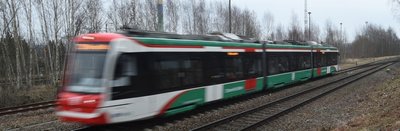Eine Citylink-Bahn des Chemnitzer Modells auf der Strecke nach Burgstädt. 