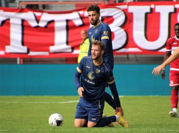 In Cottbus gestolpert: Auch Felix Brügmann (vorn) konnte die 1:3-Niederlage des Chemnitzer FC in Cottbus nicht verhindern.