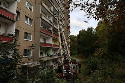 Die Drehleiter der Feuerwehr war auch im Einsatz.