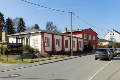 Von außen sieht das Gebäude derzeit noch so aus wie 2010, innen eröffnet sich aber eine andere Welt.