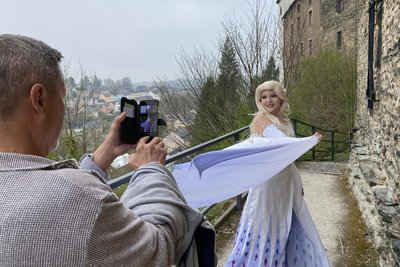 Aufnahmen für Insta und Co - hier posiert die Prinzessin vor der Kamera ihres Vaters Steffen Forbrig.