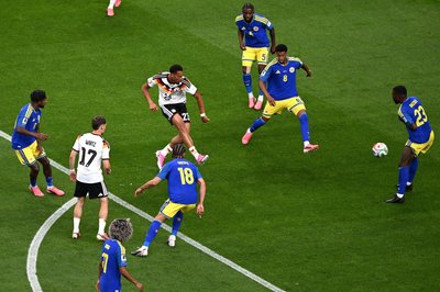 Felix Nmecha trifft wie einst Philipp Lahm beim Sommermärchen. 