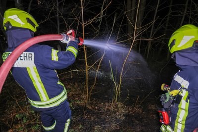 Am Freitagabend wurde die Feuerwehr zur Straße Am Lehnberg in Schwarzenberg alarmiert.