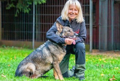 Andrea Pohle vom Hundesportverein Lugau ist mit ihrem Hund Dasha deutsche Meisterin in der Fährtenhundmeisterschaft geworden.