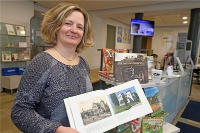 Breit gefächert ist auch das Buchprogramm im Shop der "Freien Presse" am Obermarkt, welches Geschäftsstellenleiterin Anett Hofmann bereit hält.