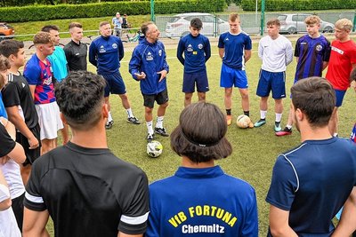 Trainer Mario Emmerling-Schott startet mit seinem Team der U 19 des VfB Fortuna am Sonnabend in die Regionalliga. 