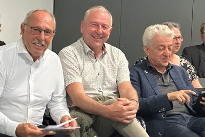 In der Juni-Sitzung des Kreistags bat der damalige FCE-Präsident Roland Frötschner (l.) um finanzielle Unterstützung. Begleitet wurde er von Vorstandsmitglied Volker Schmidt und dem stellvertretenden Aufsichtsratschef Henry Sobieraj (r.). Schmidt und Frötschner haben ihre Posten inzwischen geräumt.