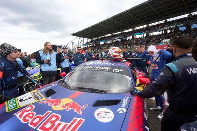 Auch Verstappens Red-Bull-Bosse sind erleichtert, wenn alles gut geht in der Grünen Hölle. (Archivbild)