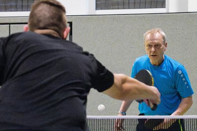 Uwe Hoffmann (hinten) gewann das Finale gegen Patrick Meinel.