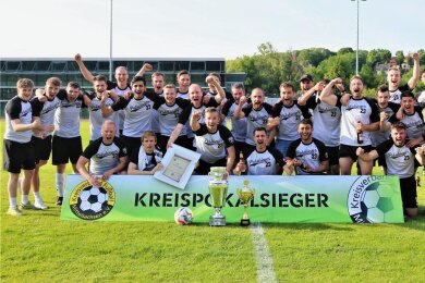 Der BSC Freiberg II hat sich den Fußball-Kreispokal 2023 gesichert. Das Team von Trainer Nils Hähner bezwang vor fast 700 Zuschauern im Flöhaer Auenstadion den Conradsdorfer SV mit 2:0. 