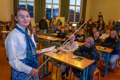 In einem Theaterstück über die Schule vor 150 Jahren war Carolin die Lehrerin.