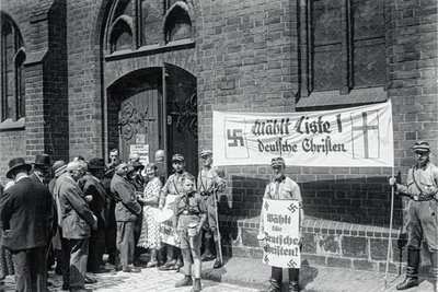Die "Deutschen Christen" werben für sich bei einer Kirchenwahl im Juli 1933 in Berlin. 