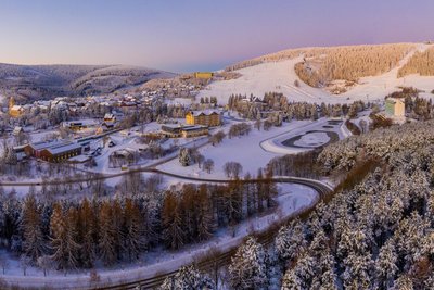 Oberwiesenthal hat zu jeder Jahreszeit seine Reize. Deshalb soll das Jubiläum auch ein ganzes Jahr lang gefeiert werden.