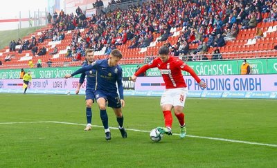 Dominic Baumann (r.) erzielte das zwischenzeitliche 1:0 für den FSV Zwickau.