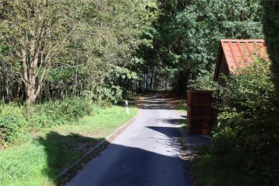 Die Waldstraße in Schneppendorf ist eine ruhige Wohngegend im Grünen. Wenn da nur nicht der langjährige Rechtsstreit wäre.