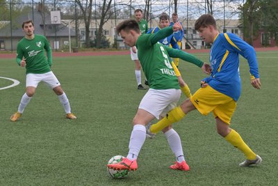 Leon Ramon Pampel (Mitte) und die Thalheimer Landesklasse-Fußballer haben gegen Mülsen 3:0 gewonnen.