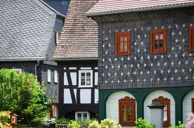 Umgebindehäuser prägen vor allem in Ostsachsen manches Ortsbild in einzigartiger Weise. (Archivbild)