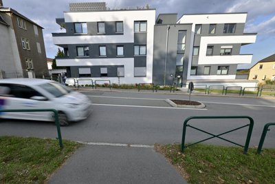 Einer der Zebrastreifen soll an der Hohensteiner Straße in Stollberg entstehen, wo es derzeit eine sogenannte Querungshilfe gibt.