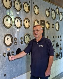 Jens Heinrich führte die Besucher entlang der obertägigen Anlagen des Vereins Drei-Brüder-Schacht.